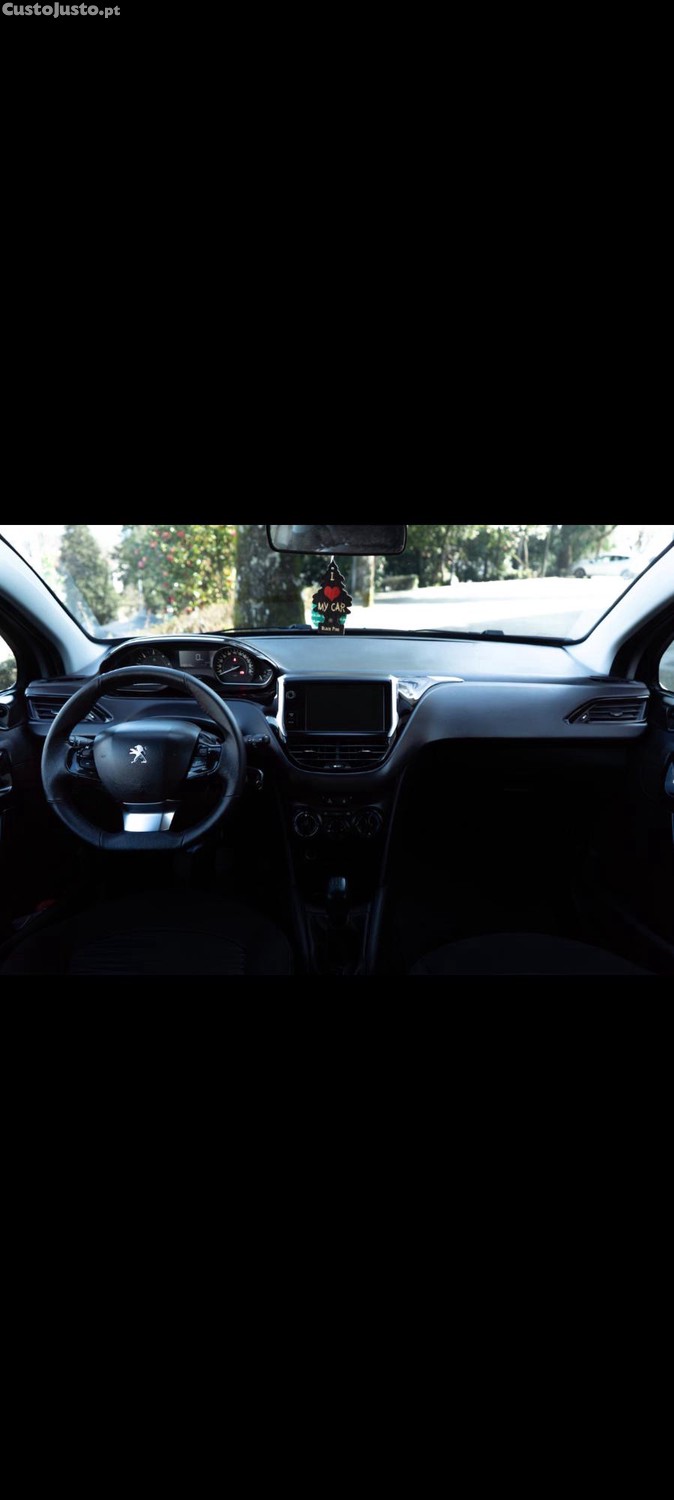 Peugeot 208 1.6hdi — fotografia 2