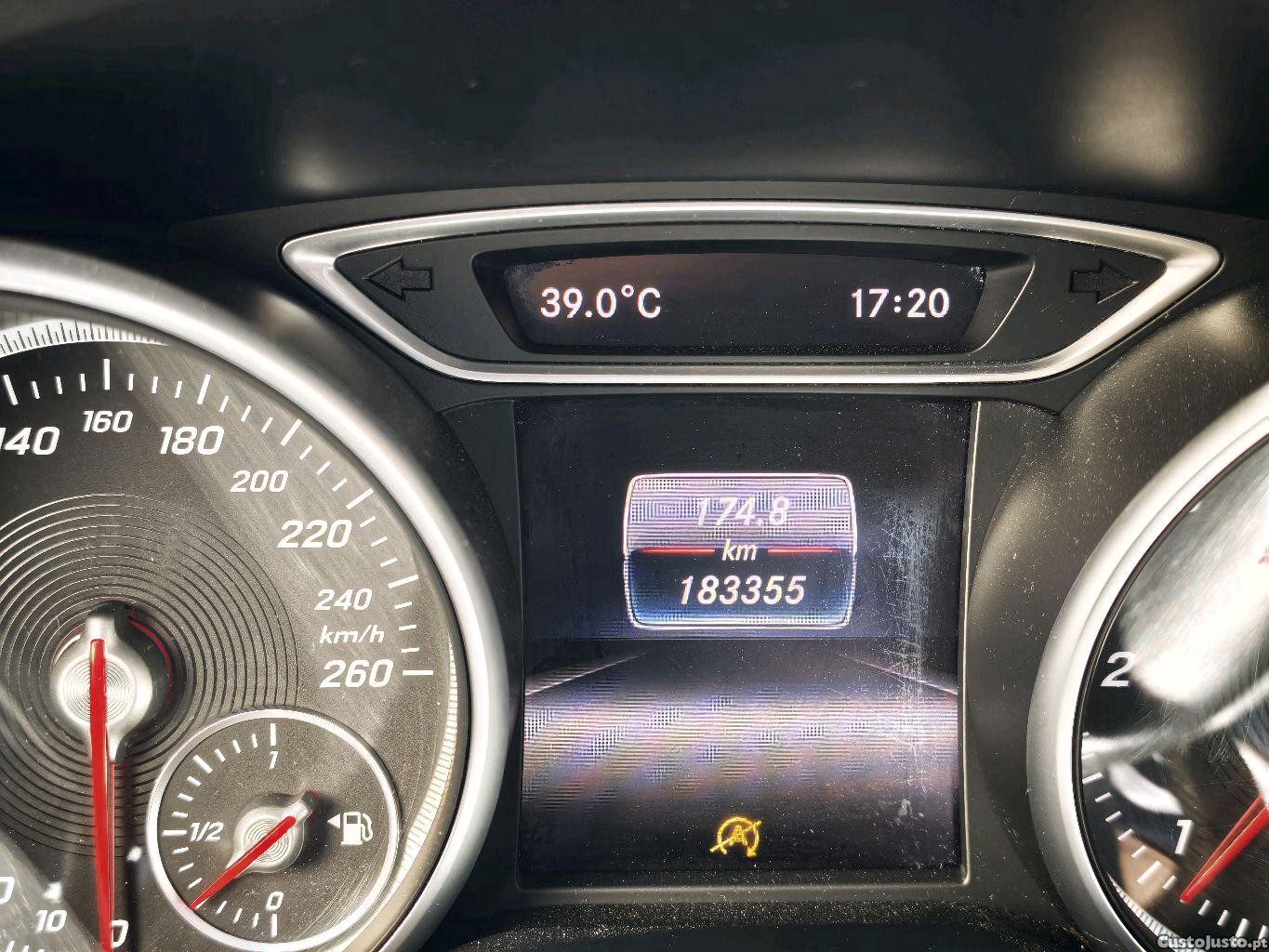 Mercedes-Benz CLA 180 d Shooting Brake — fotografia 6