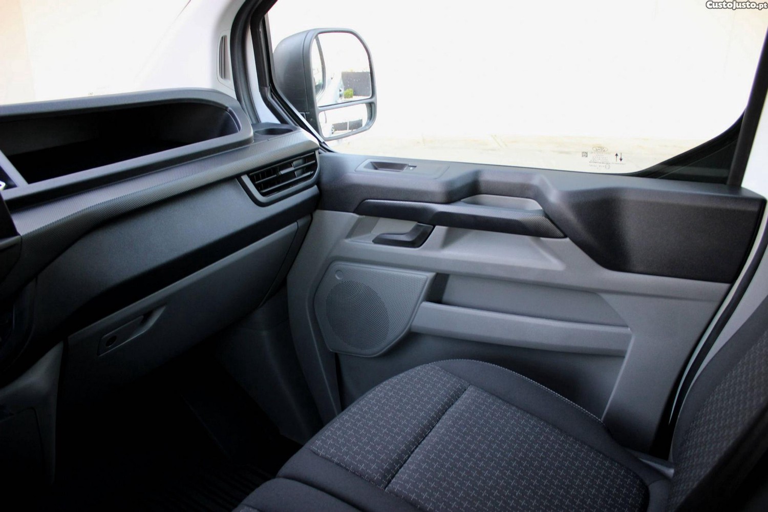 Ford Transit Custom 320 L2 2.0 EcoBlue Trend — fotografia 3