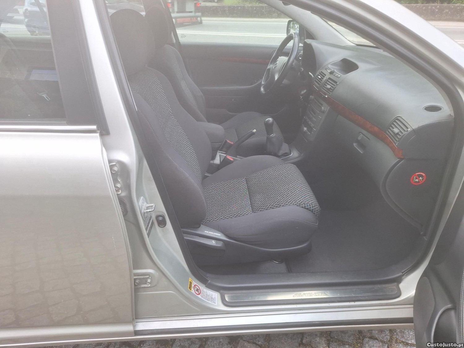 Toyota Avensis D4D — fotografia 2