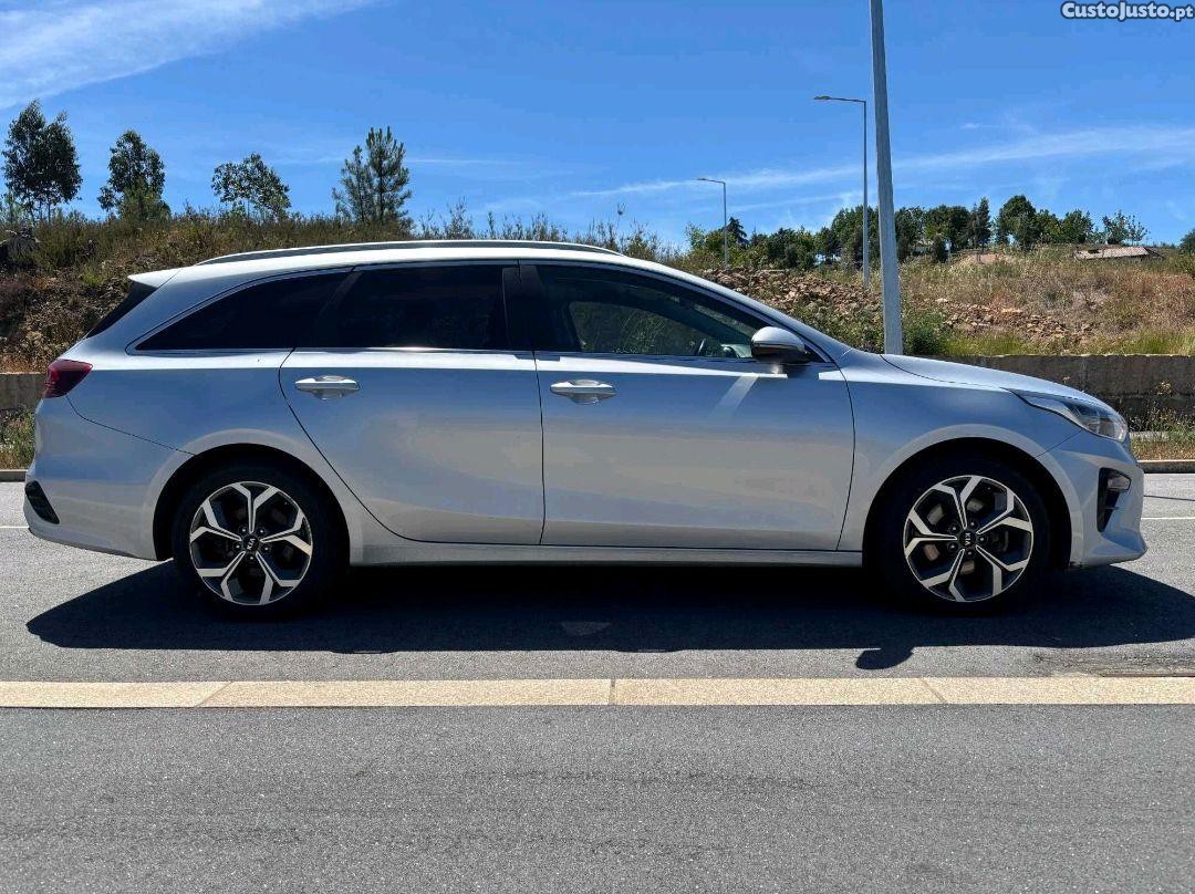Kia Ceed SW 1.6 CRDI — fotografia 9