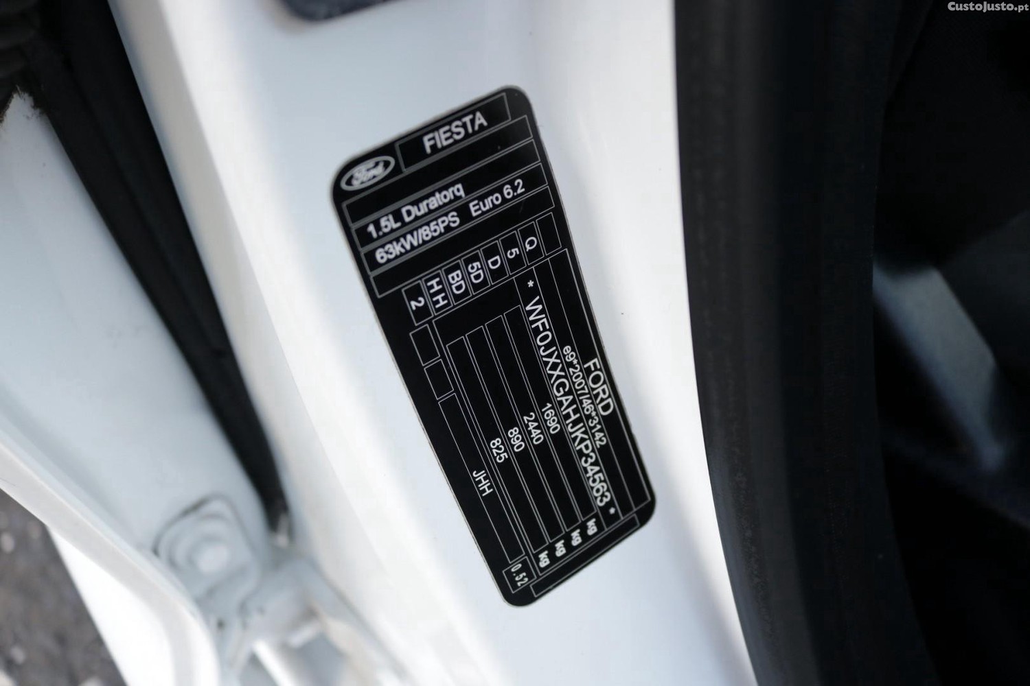 Ford Fiesta 1.5 TDCI Connected — fotografia 9