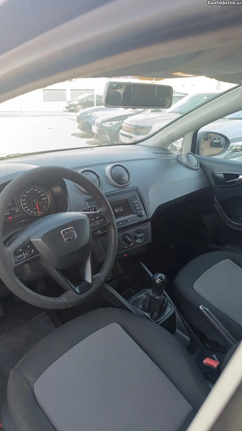 SEAT Ibiza 1.4 Tdi Style — fotografia 2