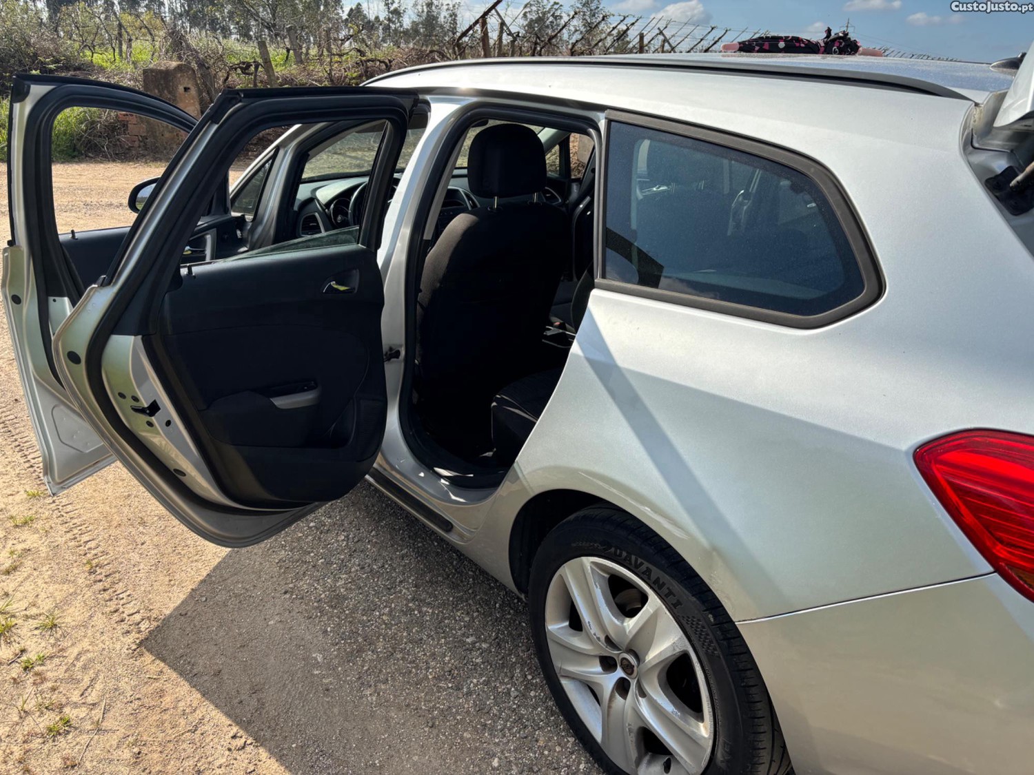 Opel Astra Sport Tourer — fotografia 2