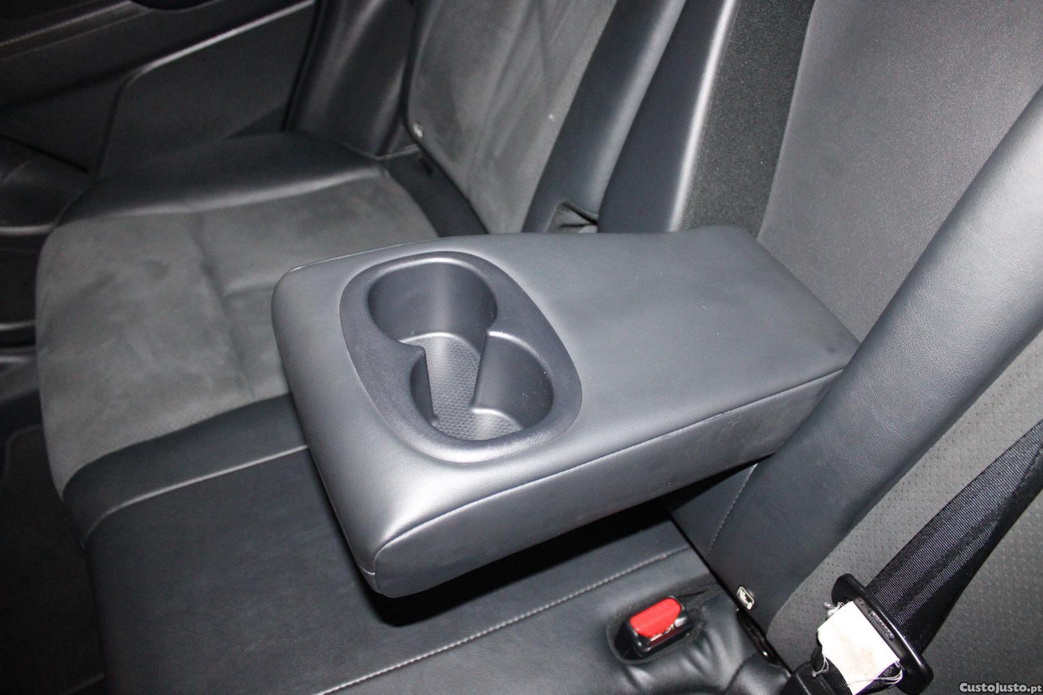Mitsubishi Eclipse CROSS 2.4 PHEV 4WD (AUTO) — fotografia 18