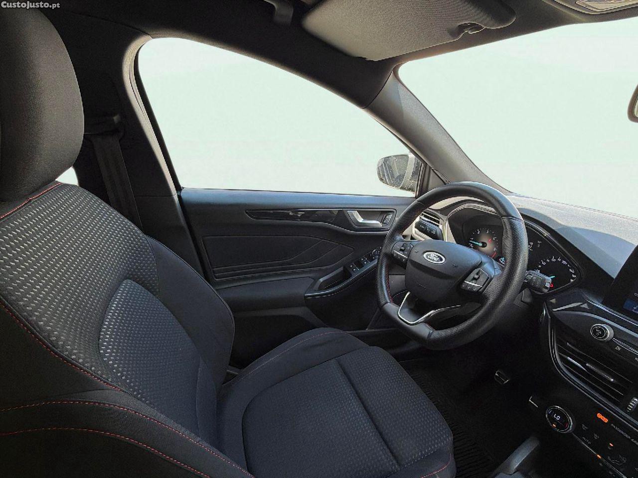 Ford Focus 1.5 TDCi ECOBlue ST-Line — fotografia 6