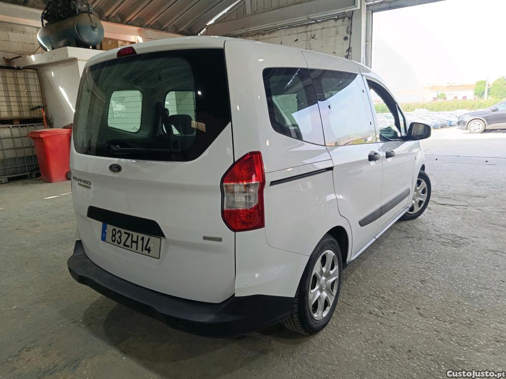Ford Tourneo Courier 1.0 EcoBoost Ambiente 100cv — fotografia 26