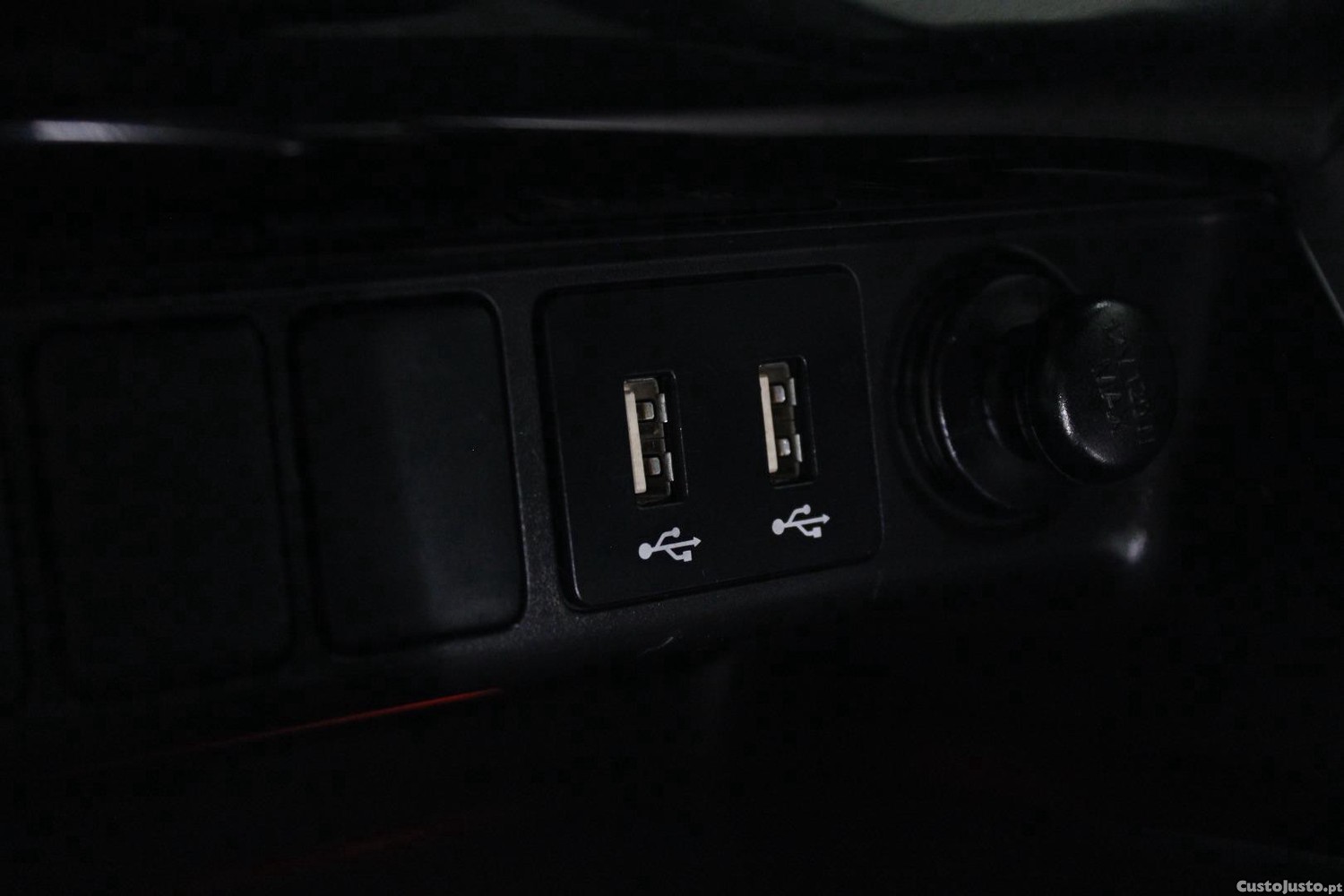 Mitsubishi Eclipse CROSS 2.4 PHEV 4WD (AUTO) — fotografia 31