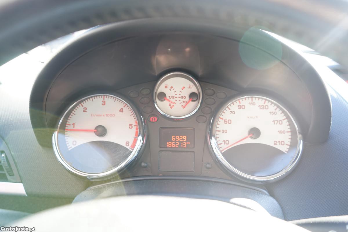 Peugeot 207 1.6 HDI — fotografia 6
