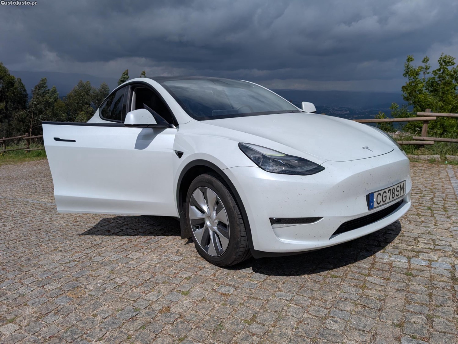 Tesla Model Y LONG RANGE — fotografia 7
