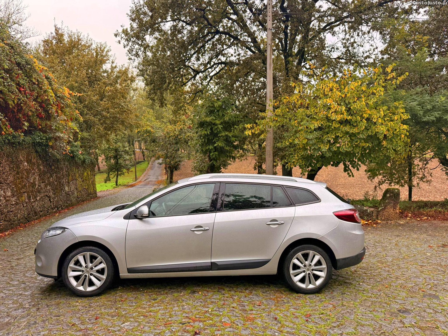 Renault Mégane Sport Tourer 1.5 dCi Dynamique S - 09 — photo 2