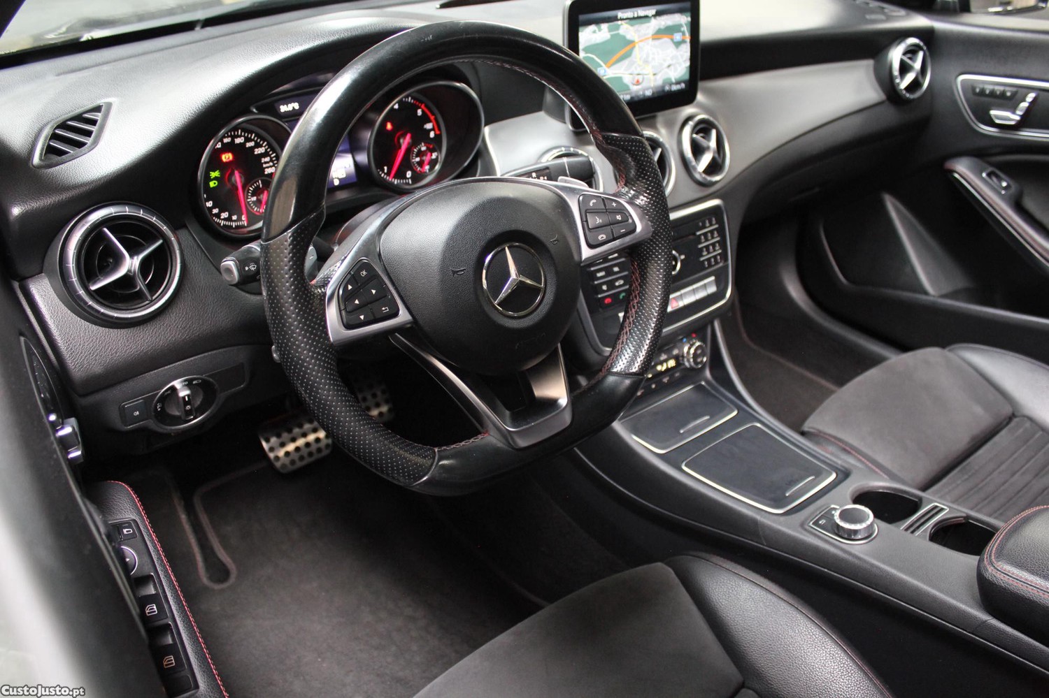 Mercedes-Benz CLA 200 AMG — fotografia 4