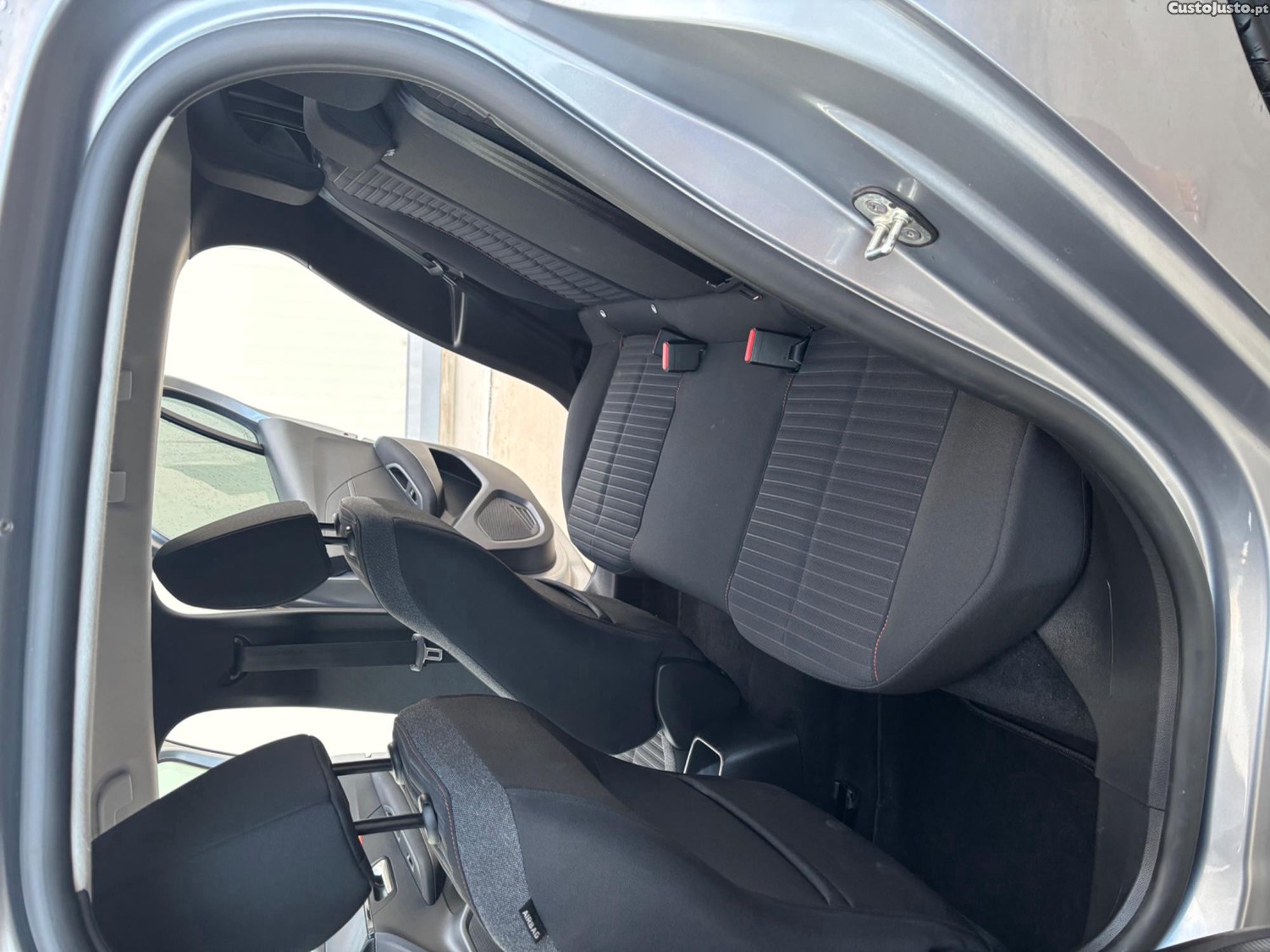 Peugeot 208 1.2 — fotografia 4