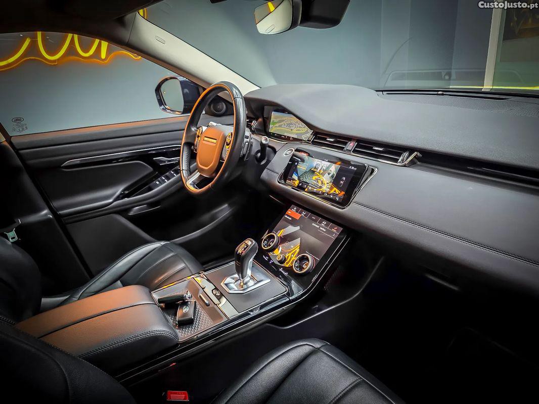 Land Rover Evoque P300e R-Dynamic SE — fotografia 2