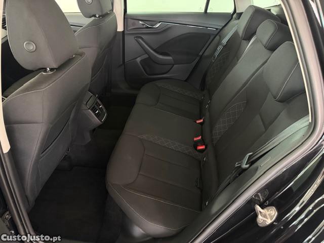Skoda Kamiq 1.0 TSI Ambition — fotografia 8