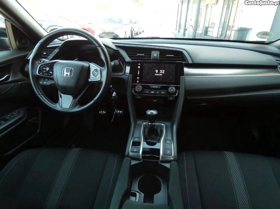 Honda Civic 1.0 VTEC Elegance — fotografia 6