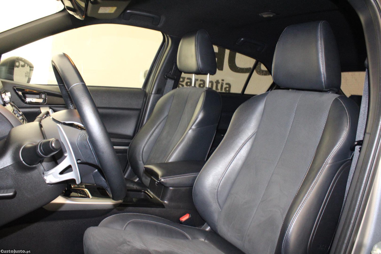 Mitsubishi Eclipse CROSS 2.4 PHEV 4WD (AUTO) — fotografia 16