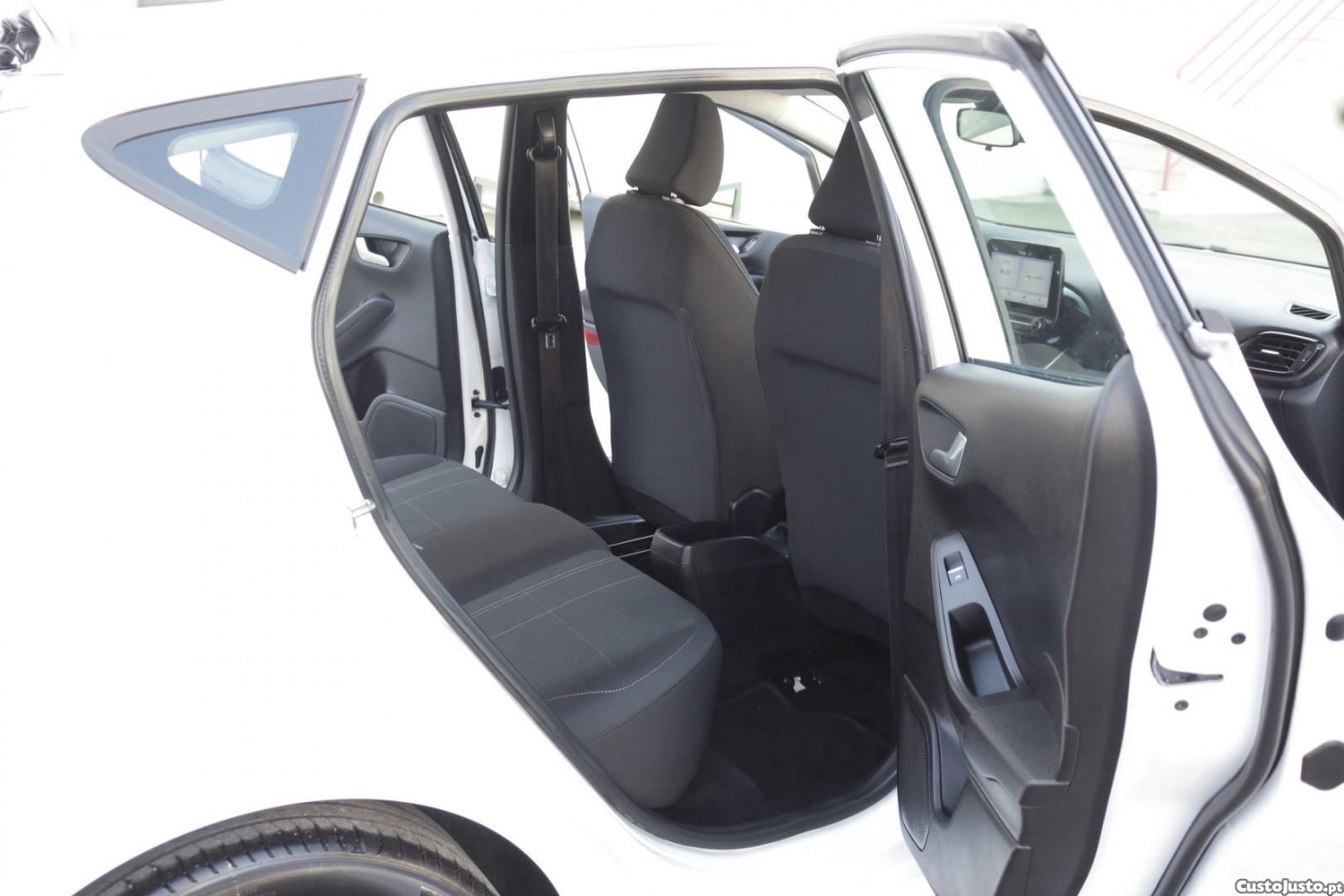 Ford Fiesta 1.5 TDCI Connected — fotografia 40