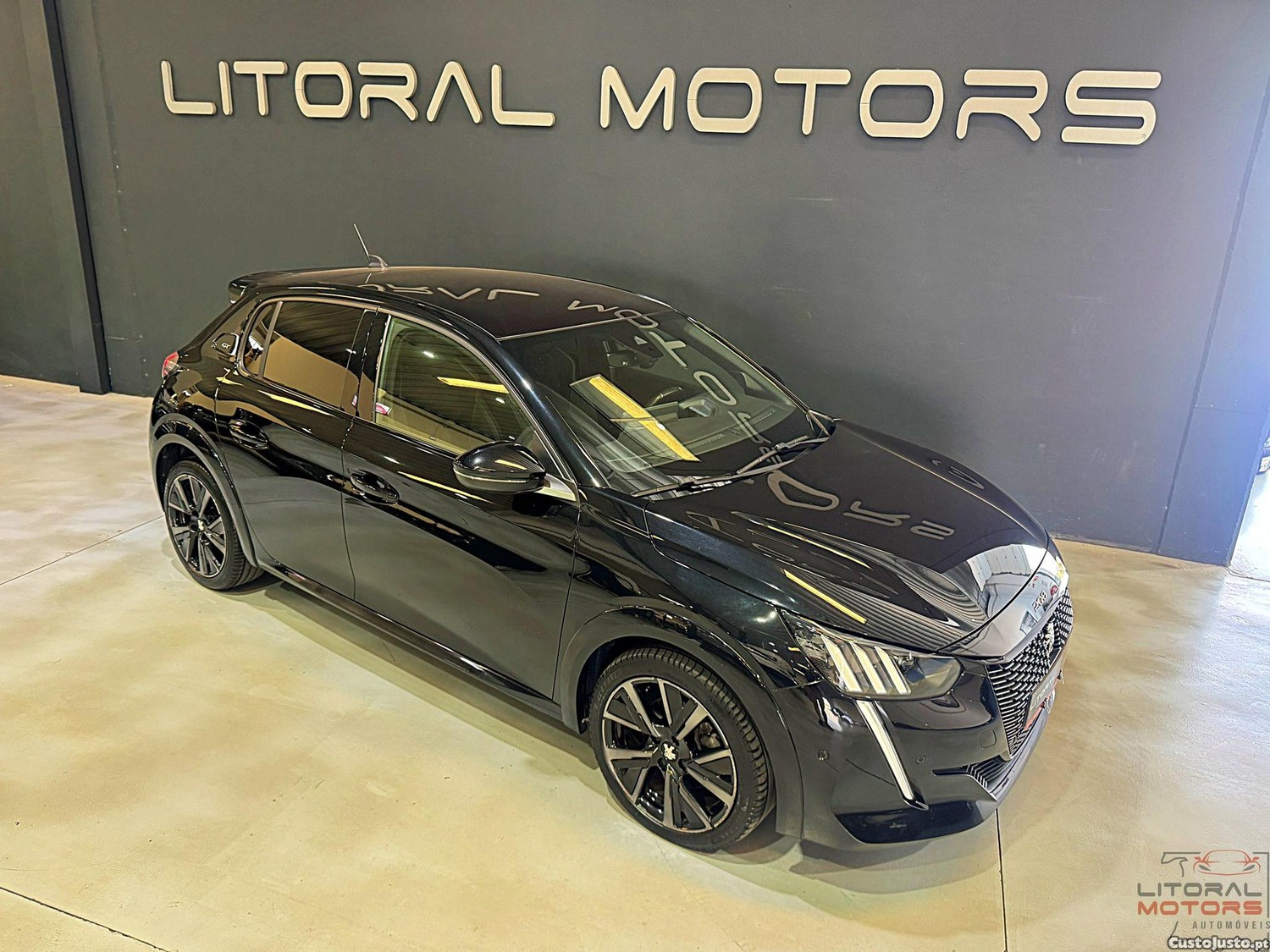 Peugeot 208 1.2 PureTech GT EAT8 — photo 2