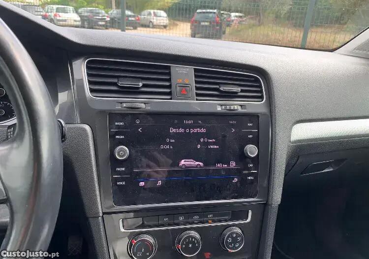 Volkswagen Golf 1.6 TDI Confortline — fotografia 11