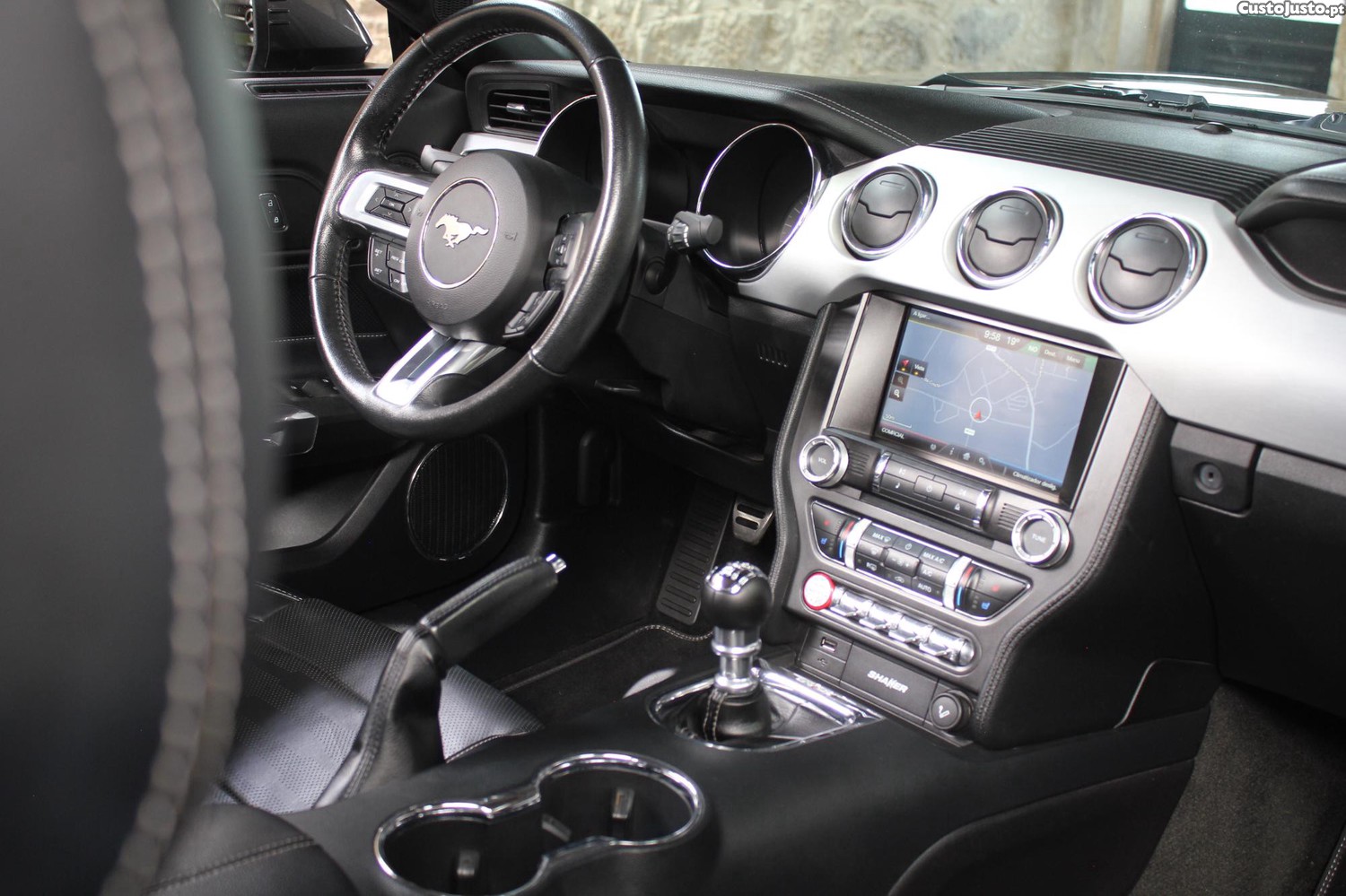 Ford Mustang Cabrio 2.3 Eco Boost — fotografia 5