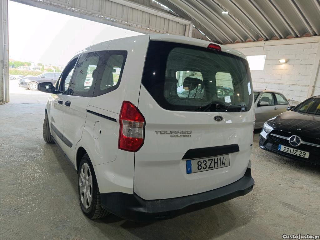Ford Tourneo Courier 1.0 EcoBoost Ambiente 100cv — fotografia 25