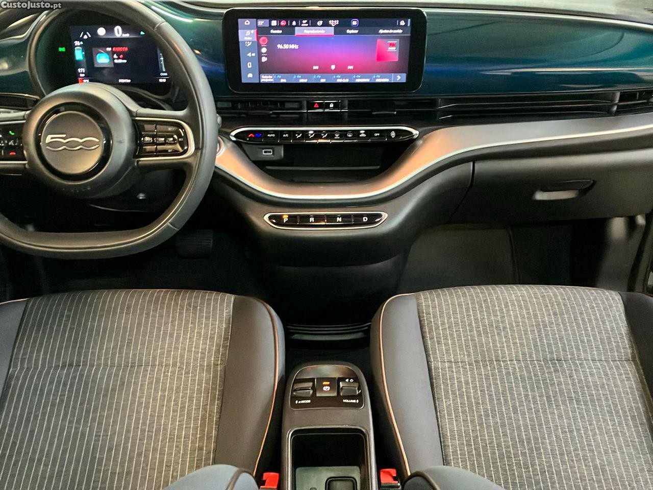 Fiat 500 e Icon Plus 42 KWh — fotografia 13