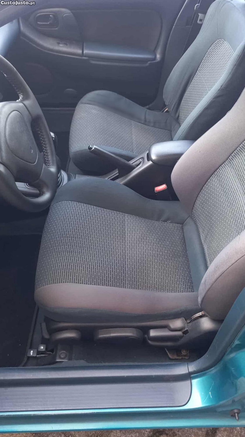 Mazda 323 1.5F 90cv direçao assistida - 96 foto 2