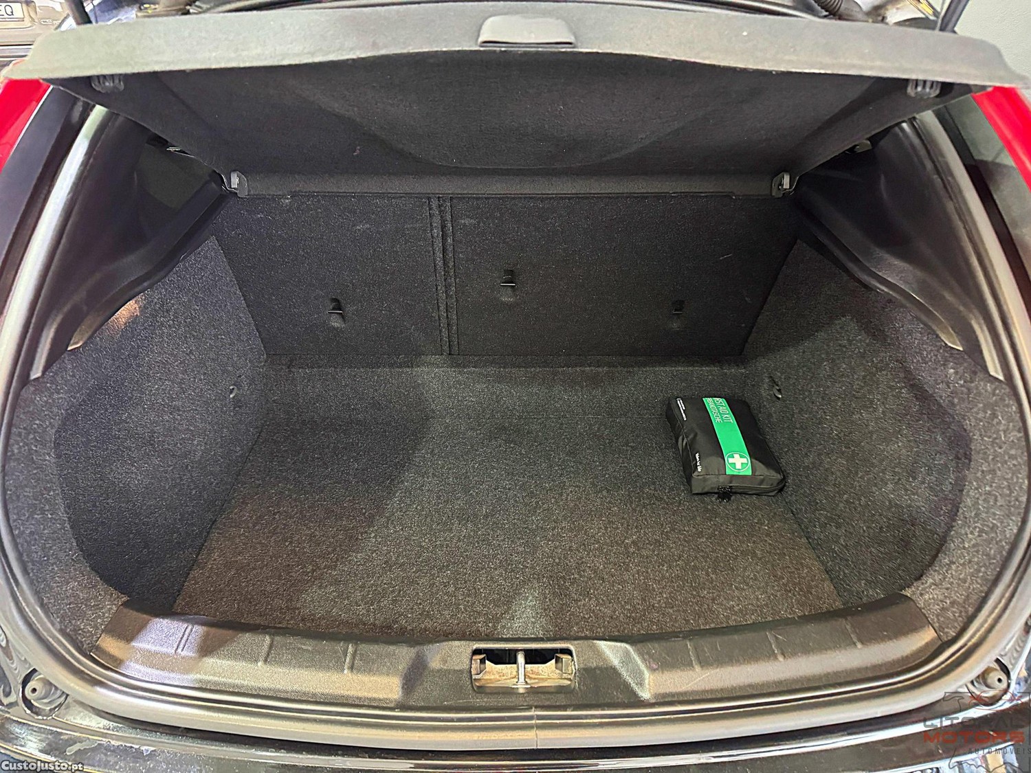 Volvo V40 D2 Black Line — fotografia 16