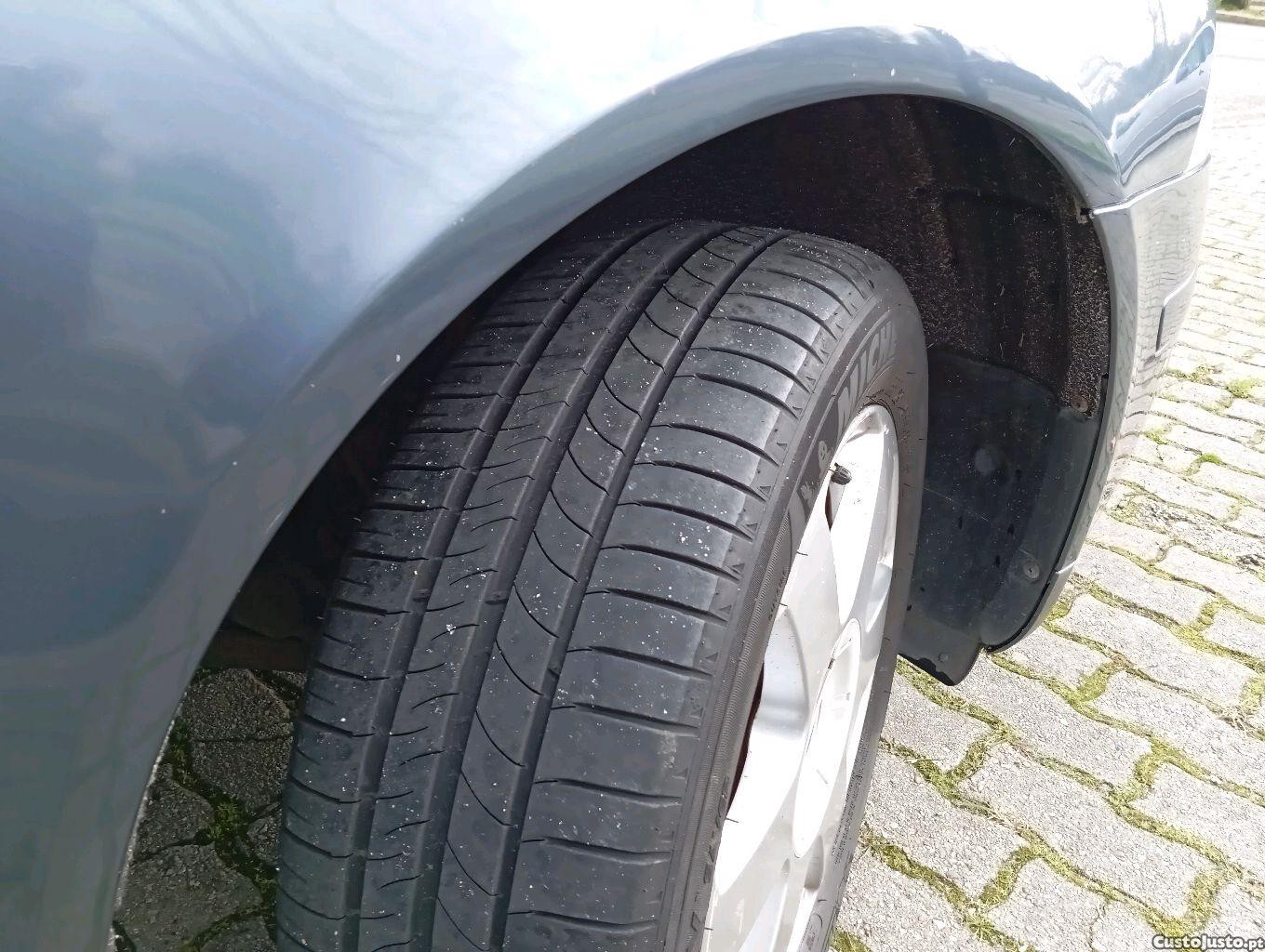 Skoda Octavia 4x4 carrinha — fotografia 4