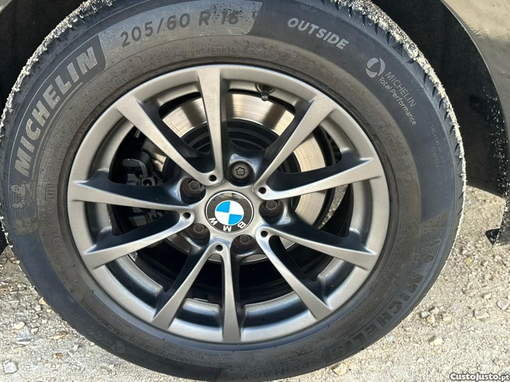 BMW 318 d Touring — fotografia 7
