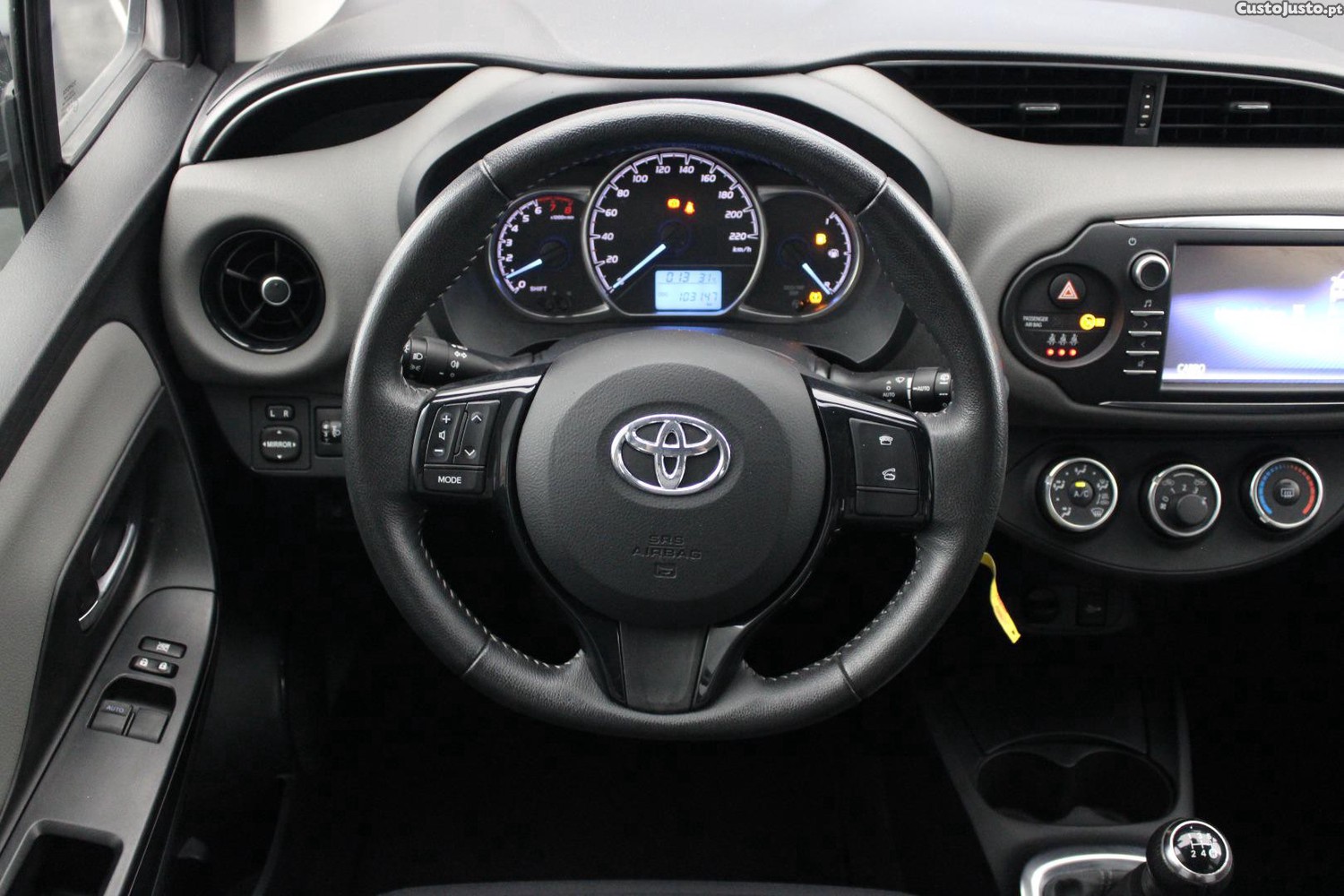Toyota Yaris 1.0 VVT-I CONFORT — fotografia 32