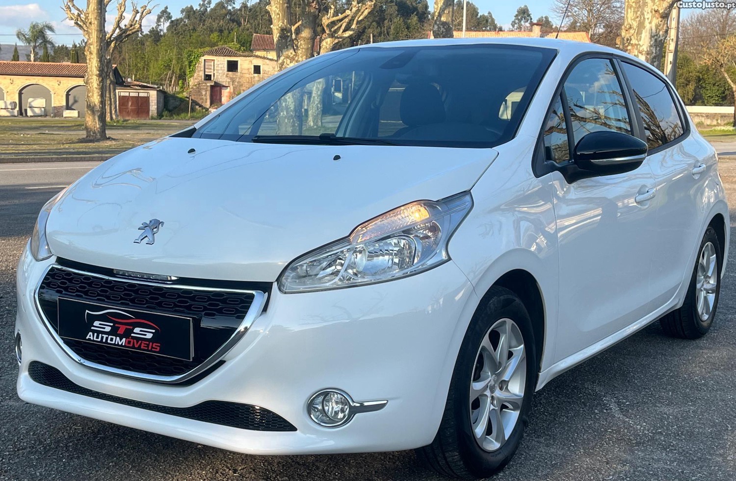 Peugeot 208 1.4 HDI Allure — fotografia 9