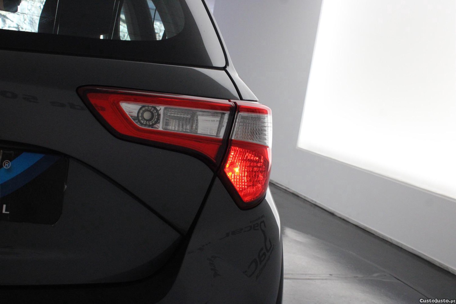 Toyota Yaris 1.0 VVT-I CONFORT — fotografia 2