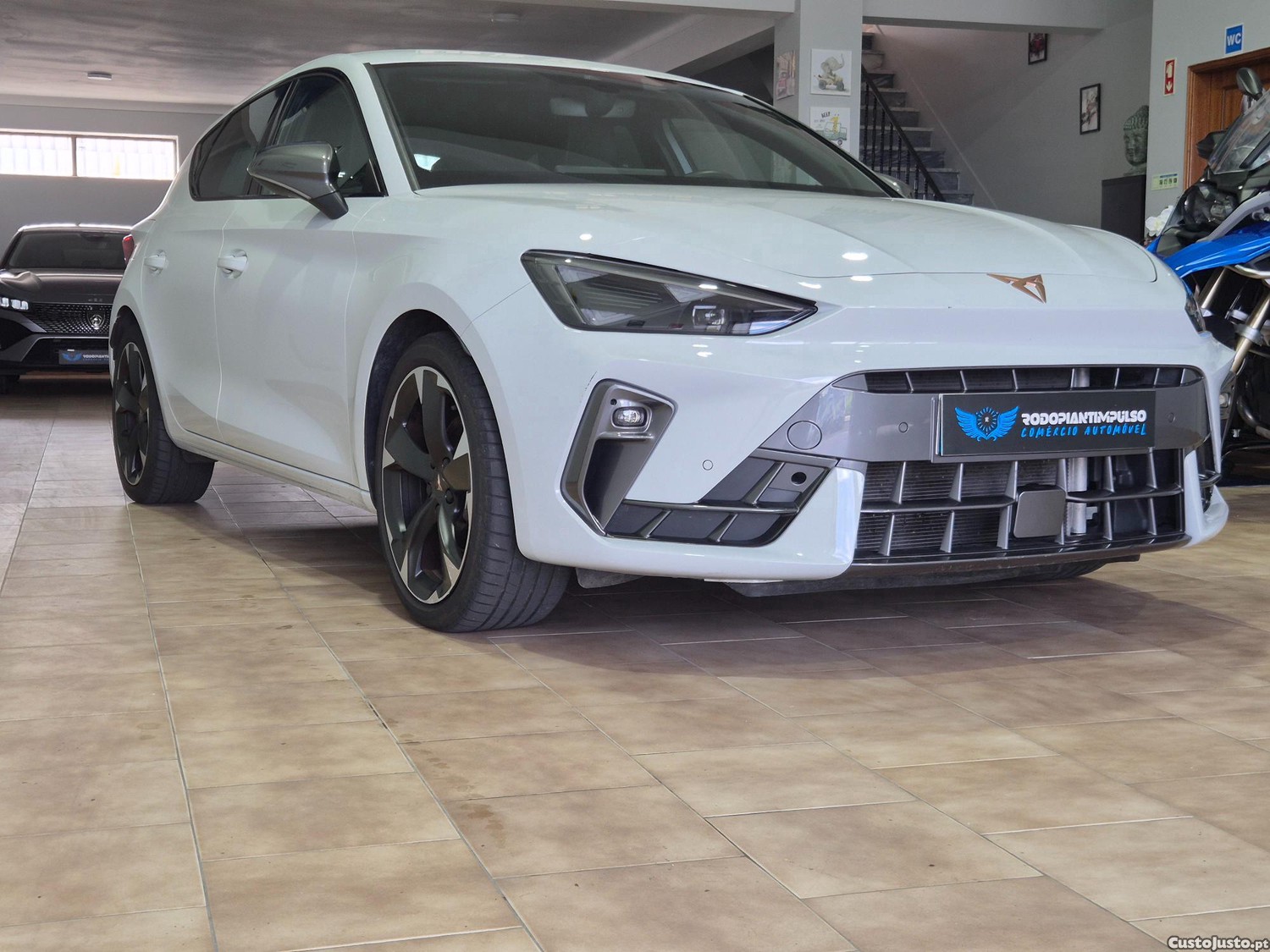 CUPRA Leon 1.5 eTSI Tribe Edition — fotografia 6