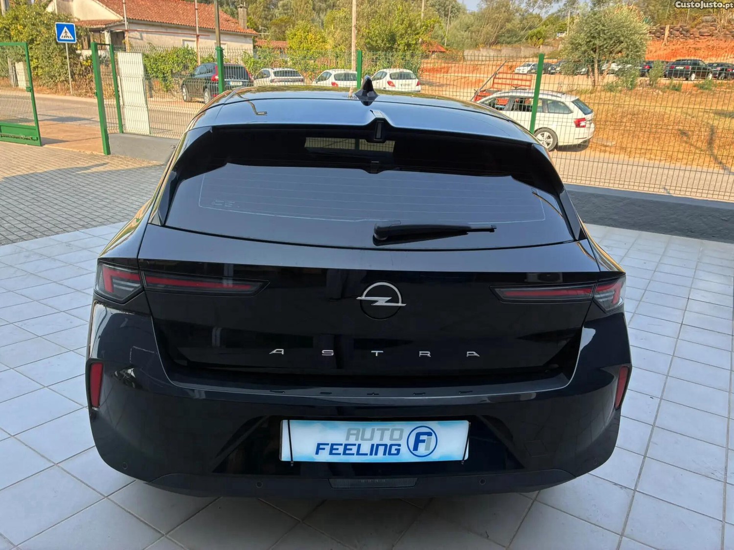 Opel Astra 1.5 D Edition Aut. — fotografia 27
