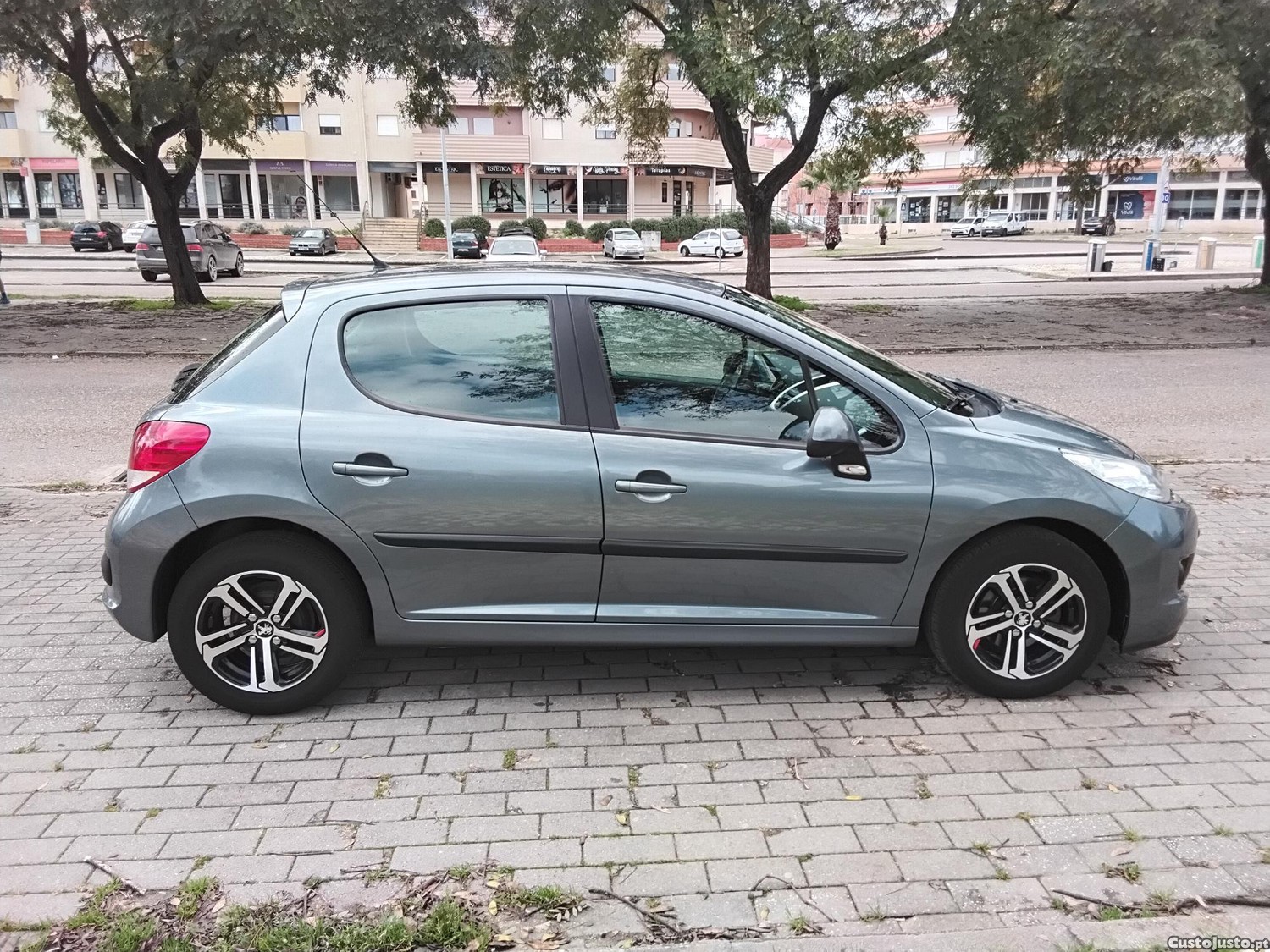 Peugeot 207 1400 hdi 133000 Reservado — photo 2