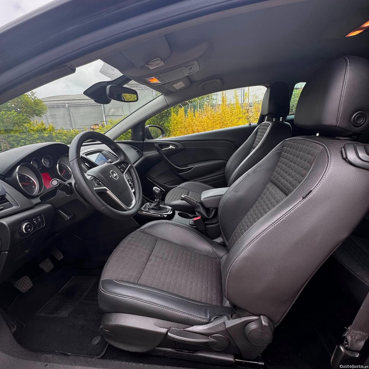 Opel Astra GTC OPC Line — fotografia 5