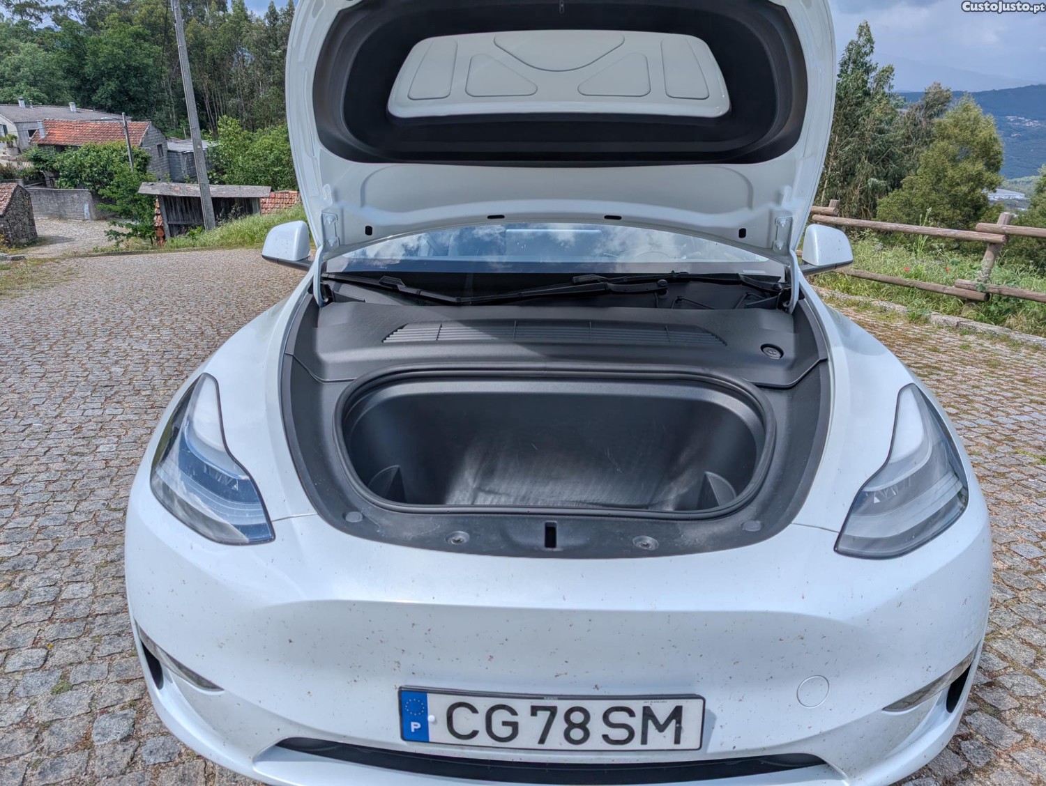 Tesla Model Y LONG RANGE — fotografia 3