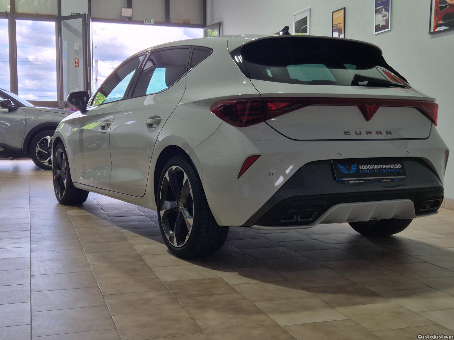 CUPRA Leon 1.5 eTSI Tribe Edition — fotografia 5