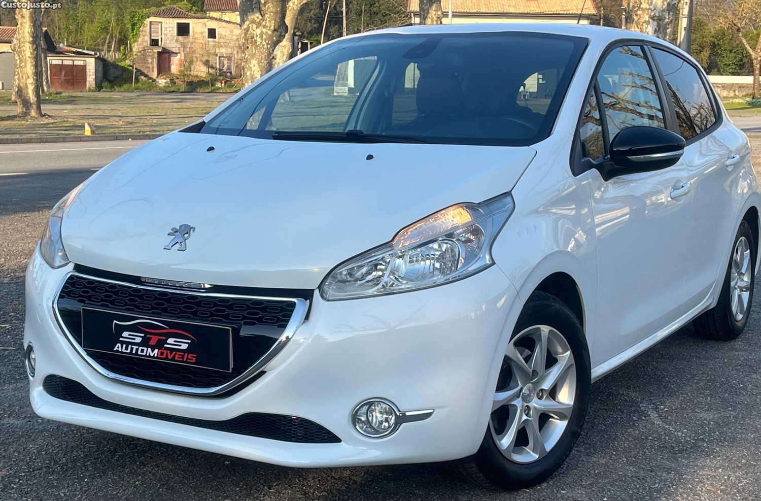 Peugeot 208 1.4 HDI Allure — fotografia 6