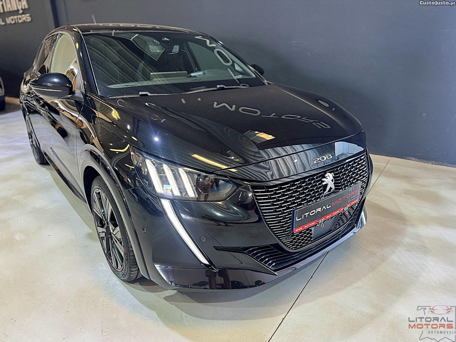 Peugeot 208 1.2 PureTech GT EAT8 — photo 3