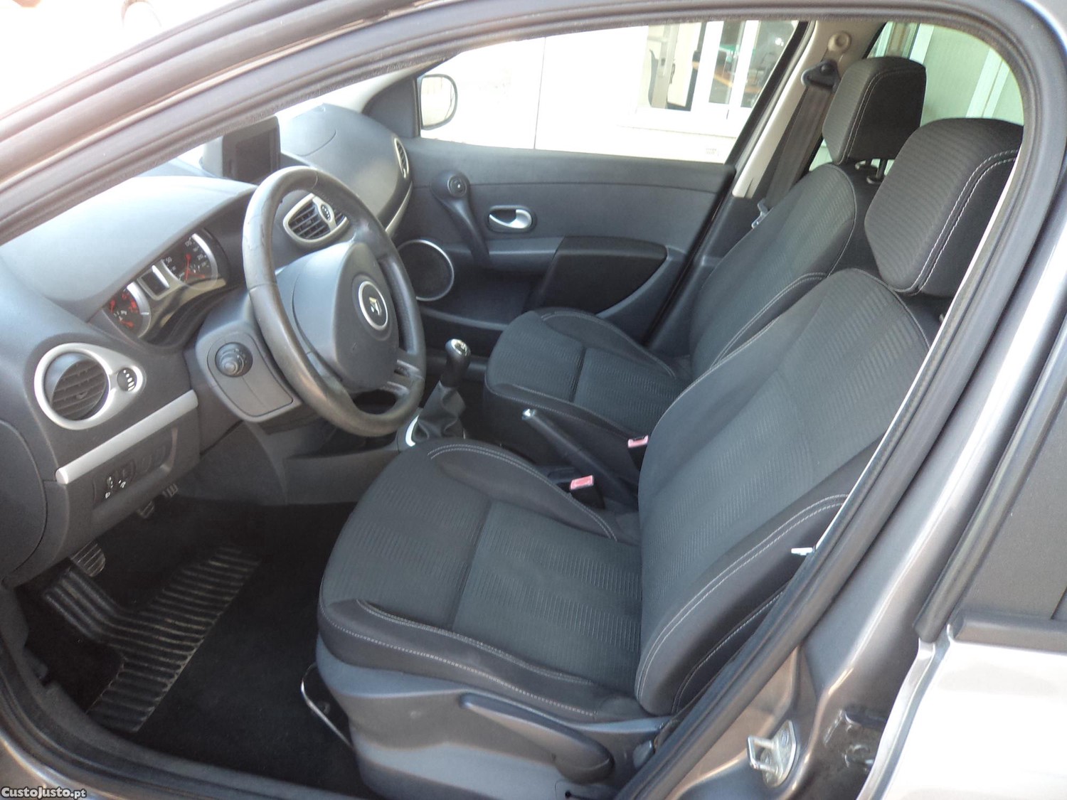 Renault Clio 1.2 Ar/c 5 Portas — fotografia 2