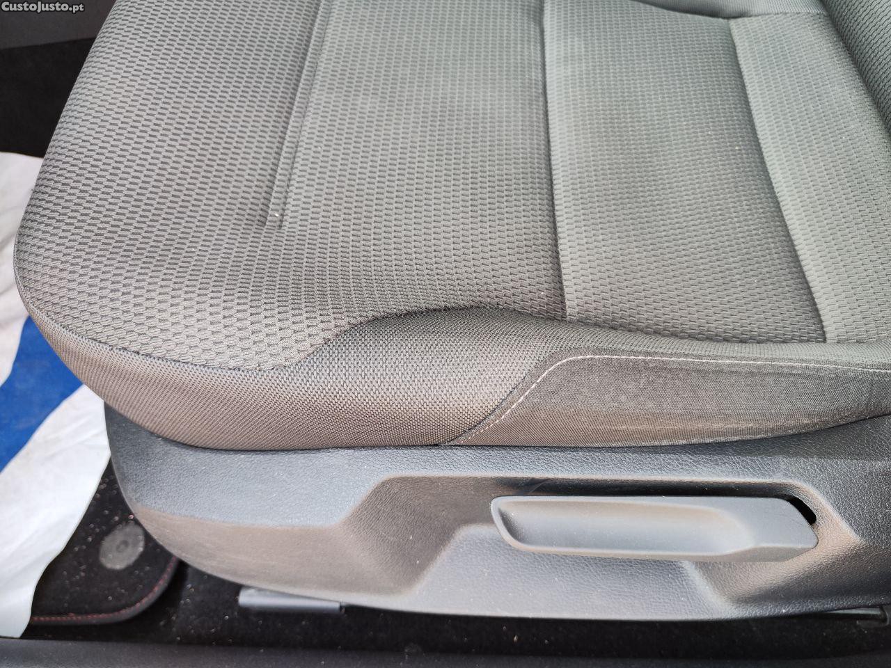 Volkswagen Golf 1.6 TDI — fotografia 4