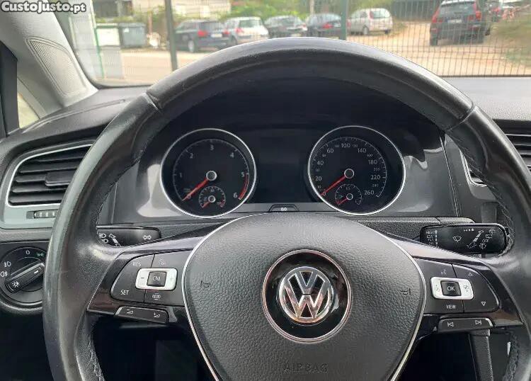 Volkswagen Golf 1.6 TDI Confortline — fotografia 9
