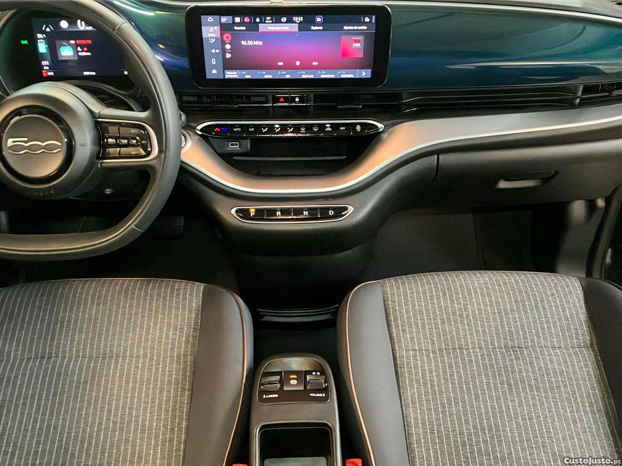 Fiat 500 e Icon Plus 42 KWh — fotografia 12