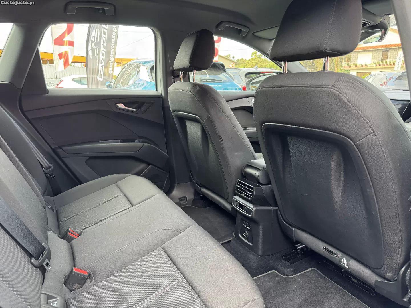Audi Q4 40 82 kwh — fotografia 14