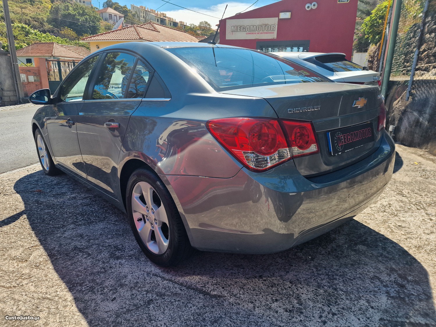 Chevrolet Cruze 2.0 VCDI LT - 09 — photo 4