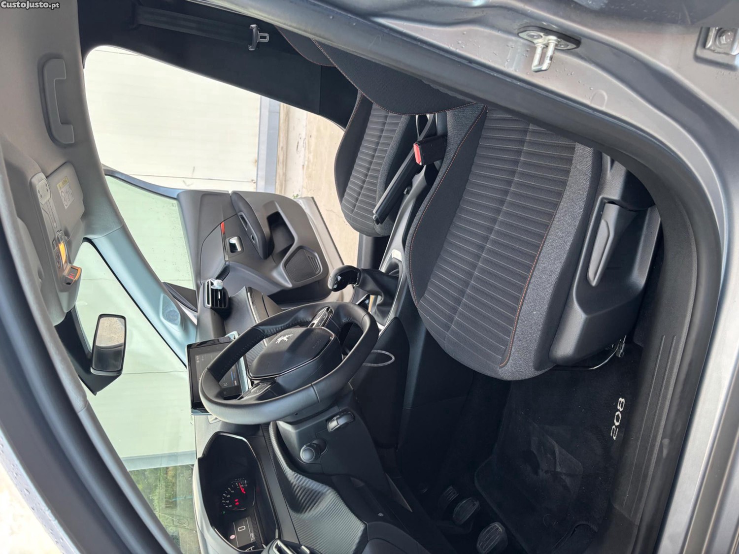 Peugeot 208 1.2 — fotografia 3