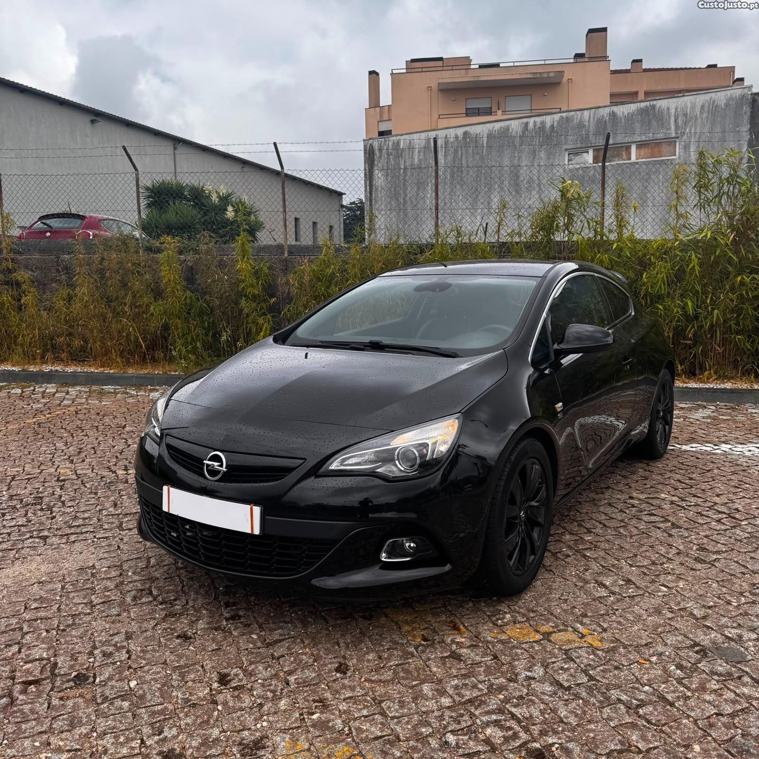 Opel Astra GTC OPC Line — fotografia 12